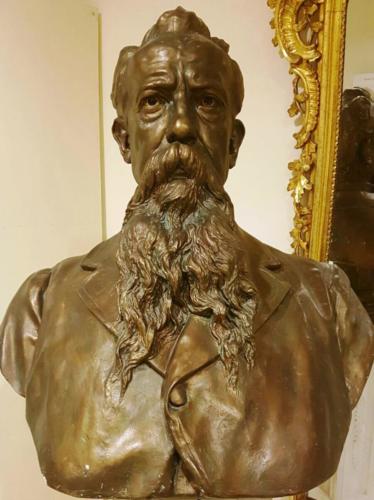 Busto di Giovanni Bovio